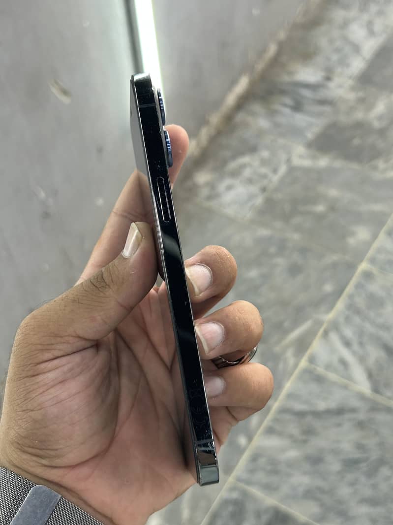 Apple iPhone 12 Pro Max 3