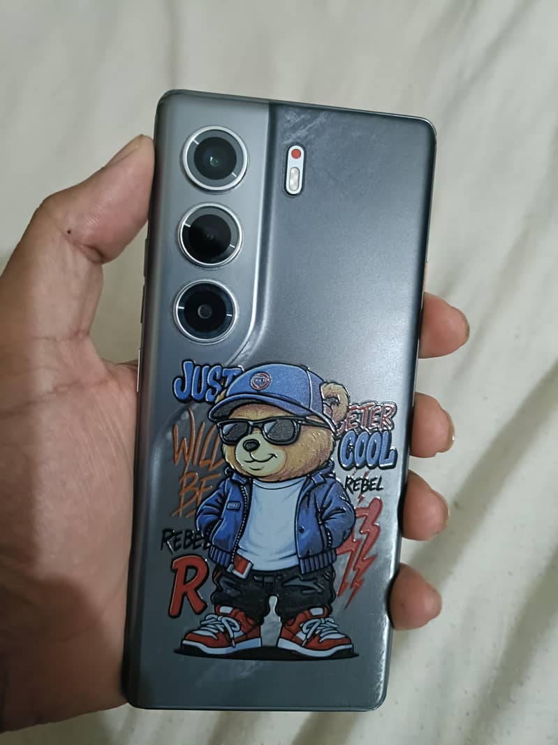 Tecno CAMON 40 Pro 1