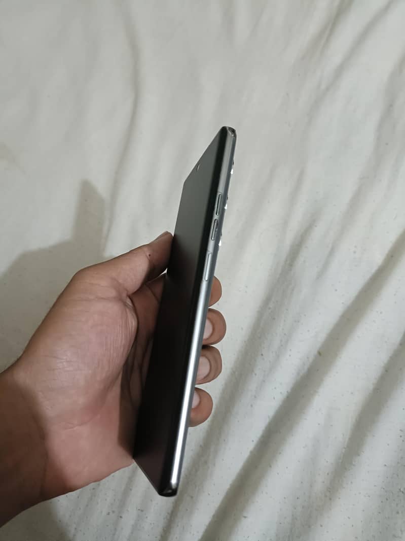 Tecno CAMON 40 Pro 4