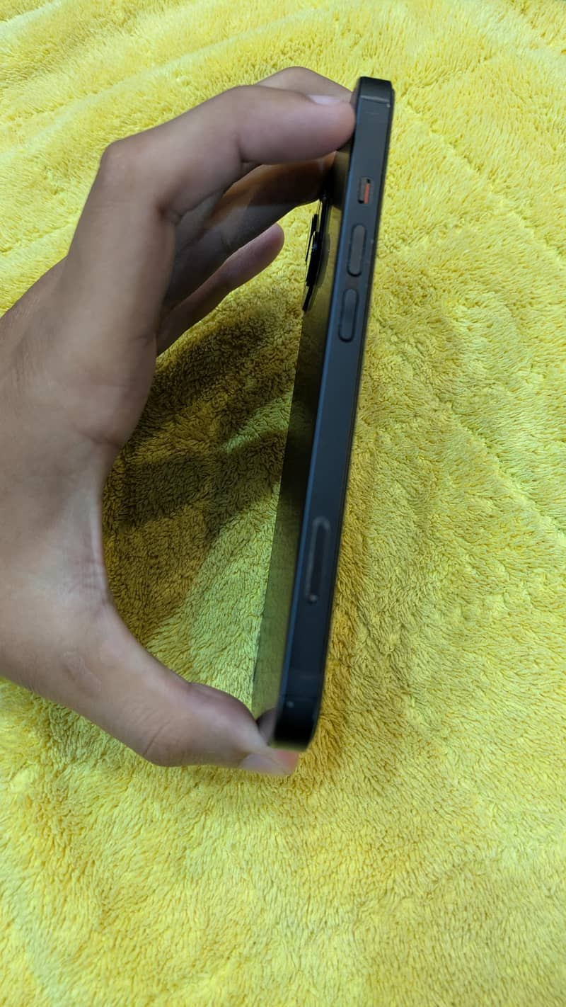 Apple iPhone 13 2