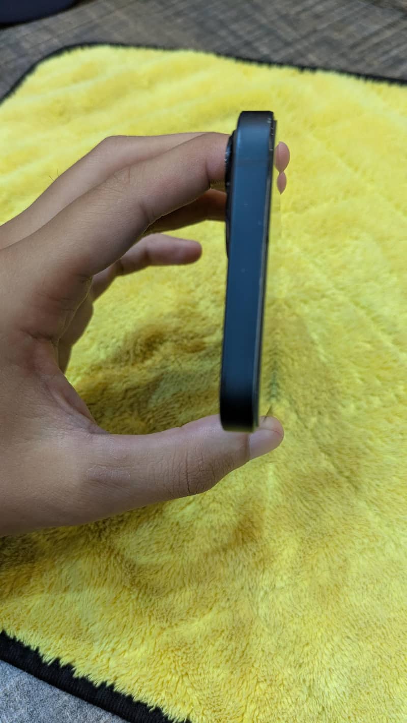 Apple iPhone 13 5