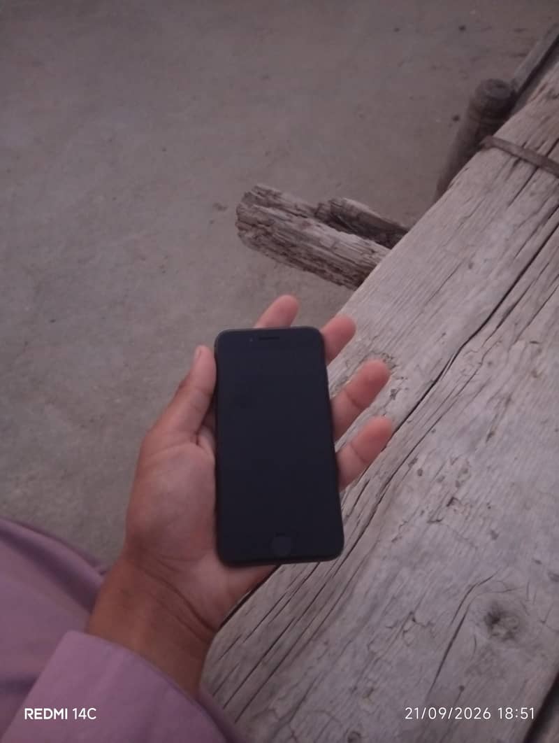Apple iPhone 8 3