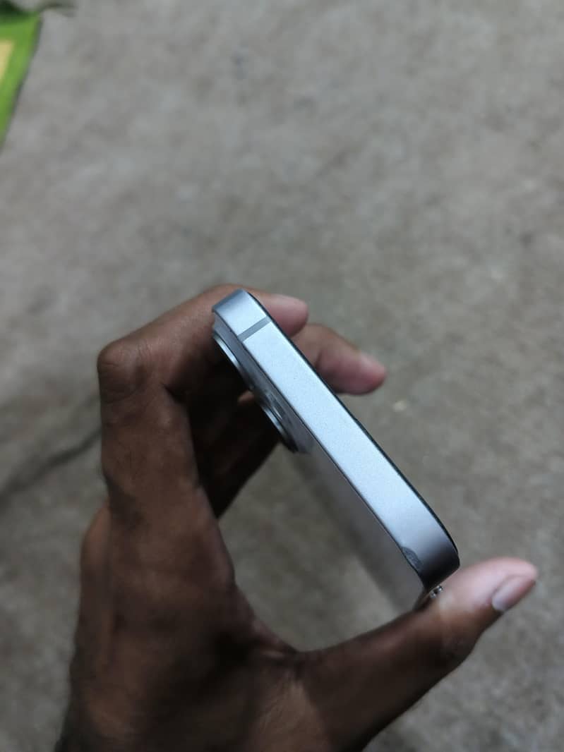 Apple iPhone 14 3