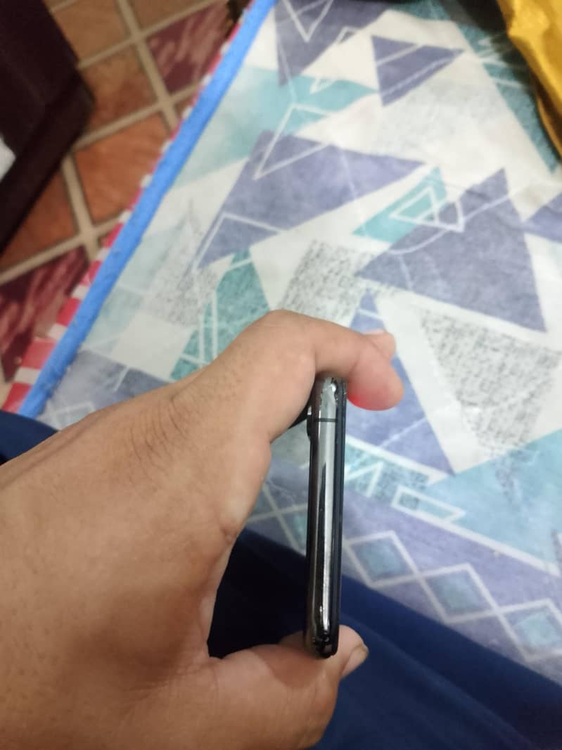 Apple iPhone XS 3