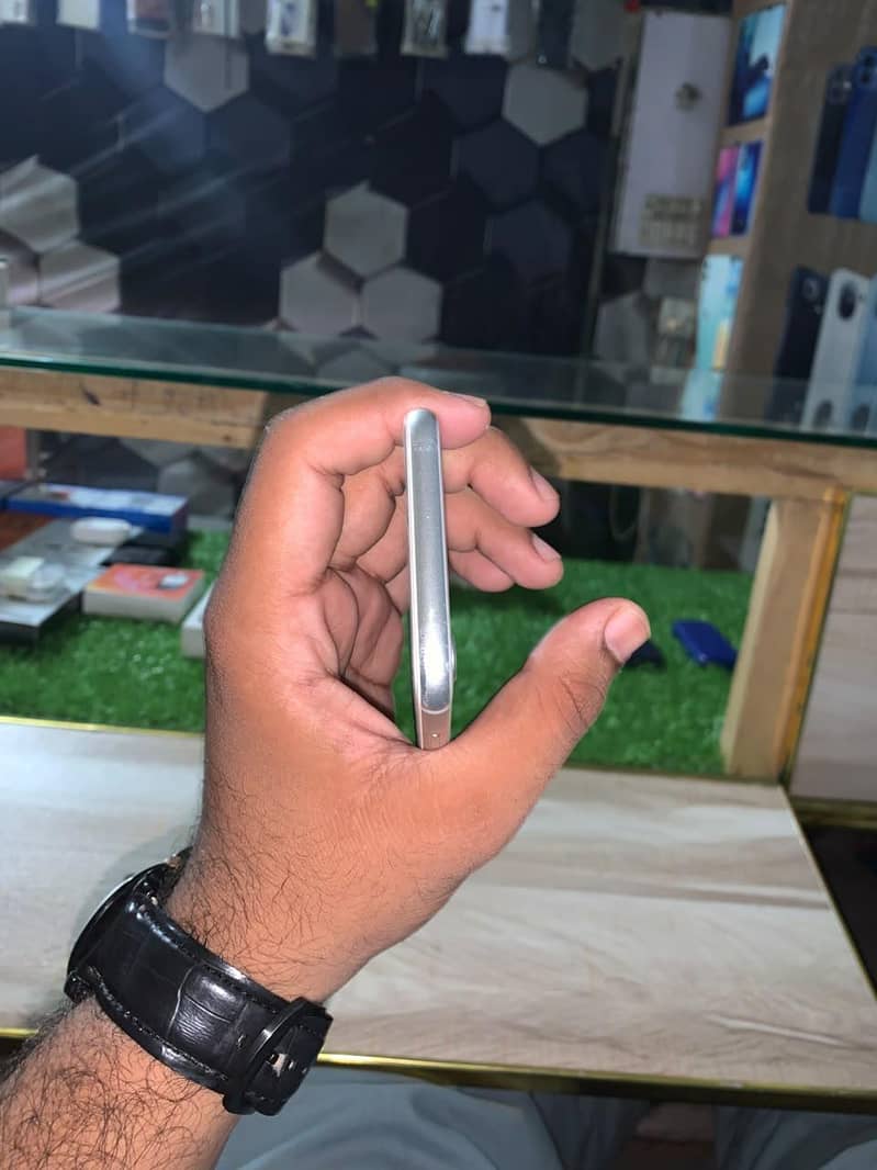 Apple iPhone 8 1