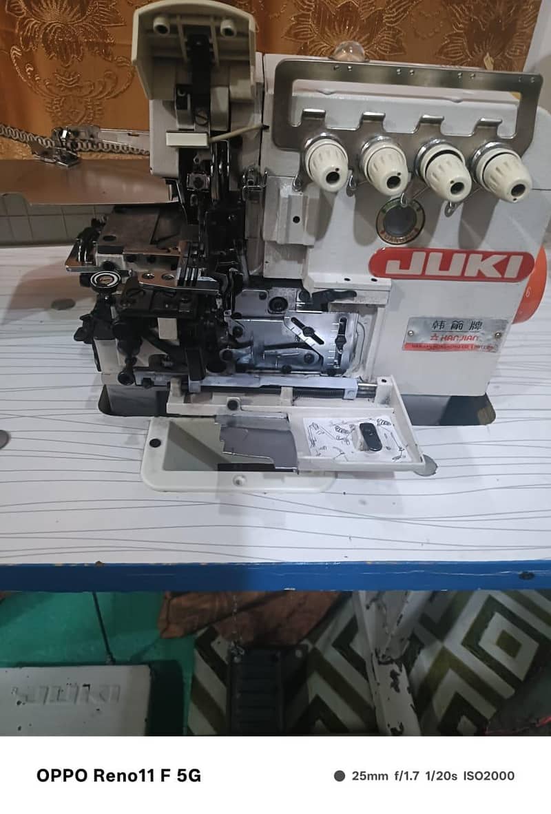 Overlock machine brilliant condition 2