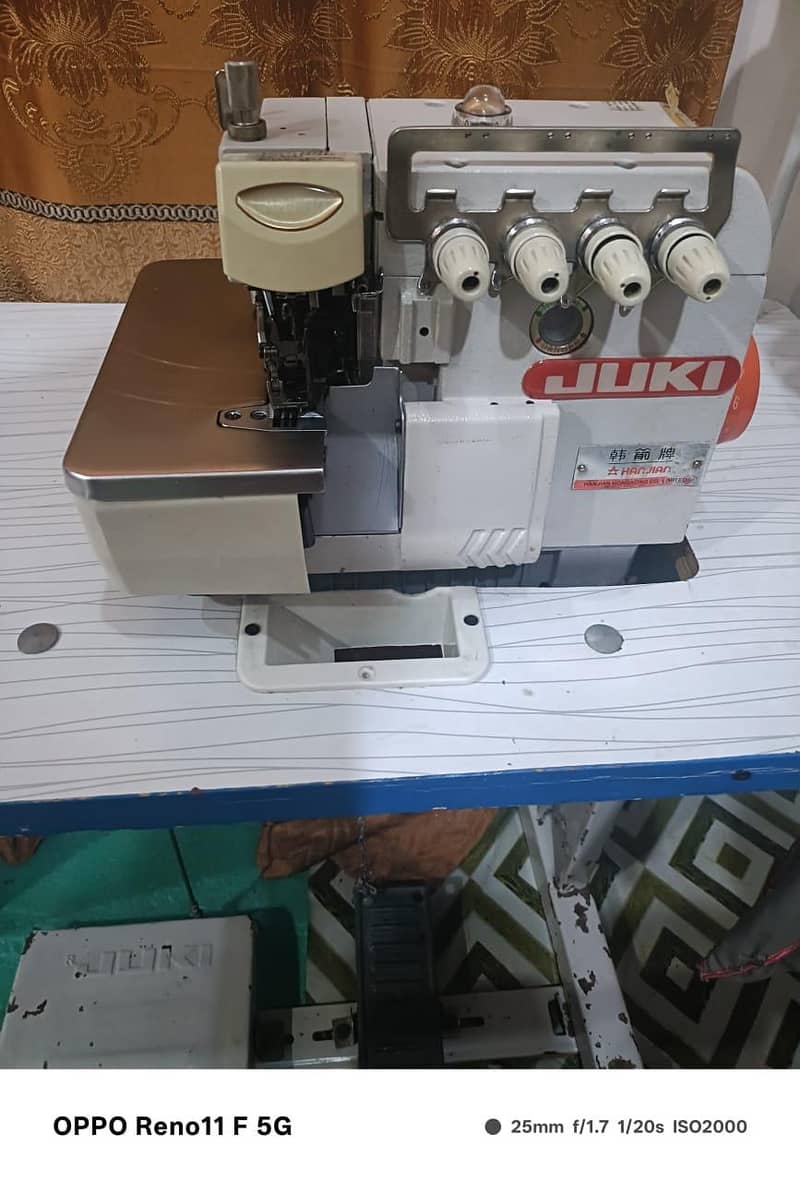 Overlock machine brilliant condition 3