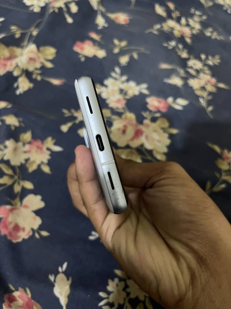 Google Pixel 7a 2