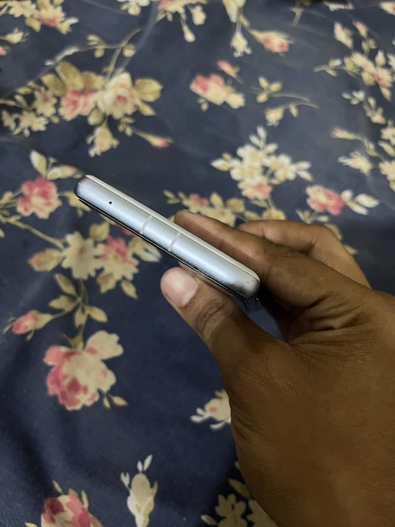 Google Pixel 7a 3