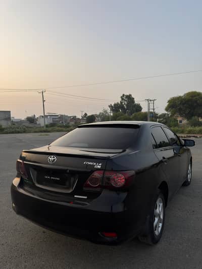 Toyota Corolla GLI 2012 Total genuine black color