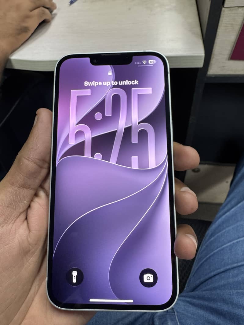 Apple iPhone 16e 2