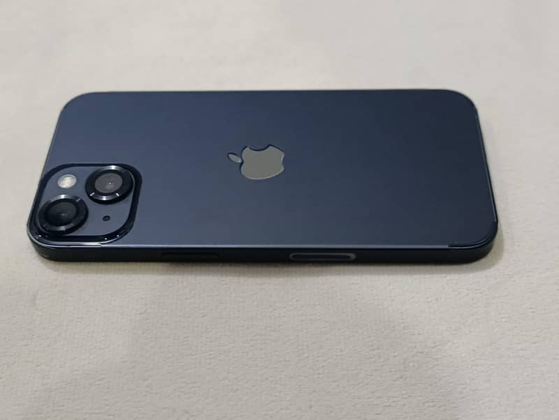 Apple iPhone 13 5