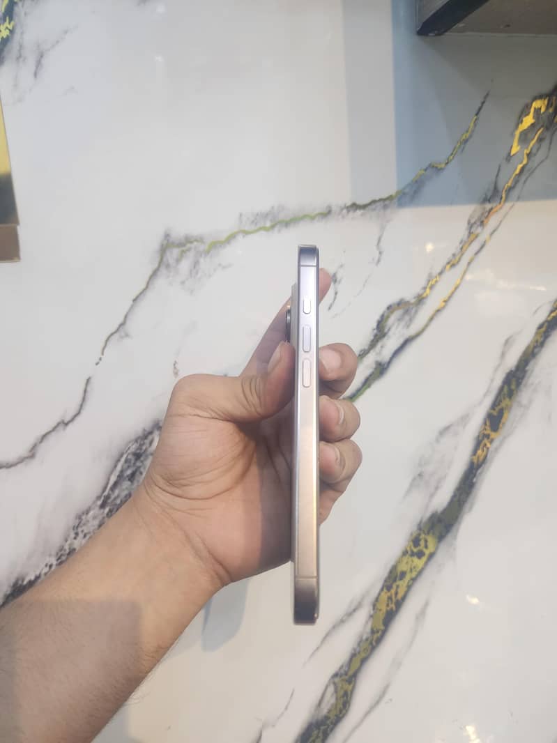 Apple iPhone 16 Pro 6