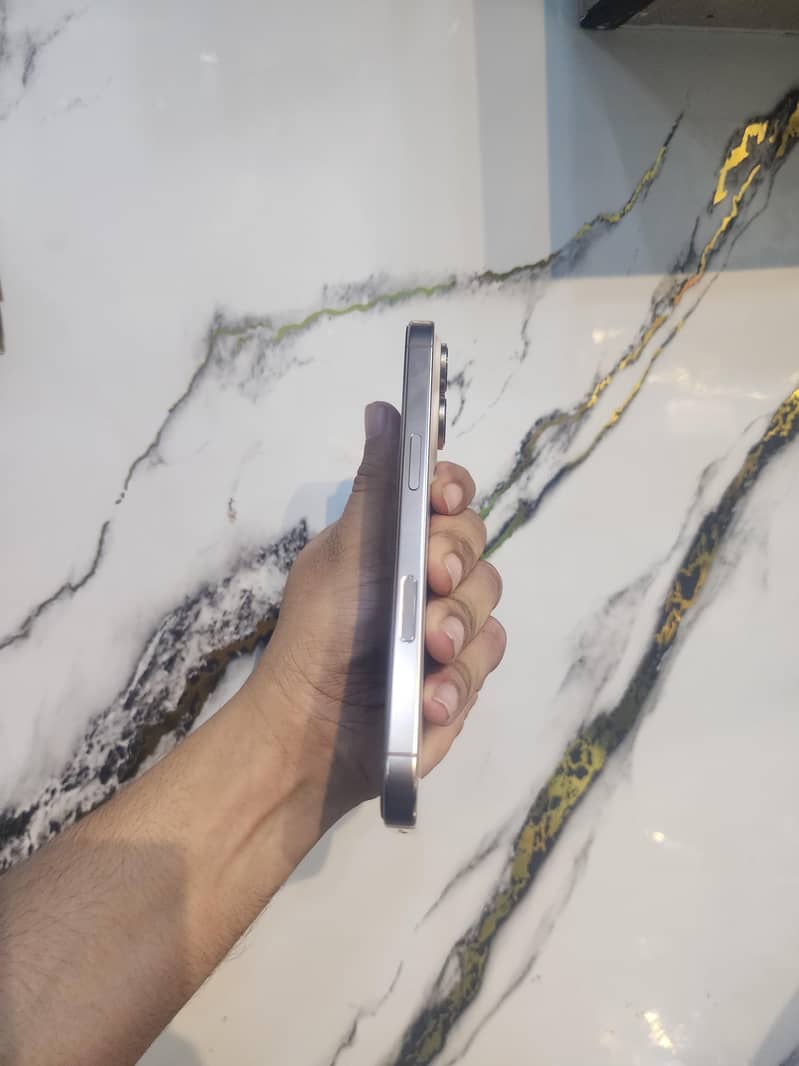 Apple iPhone 16 Pro 7
