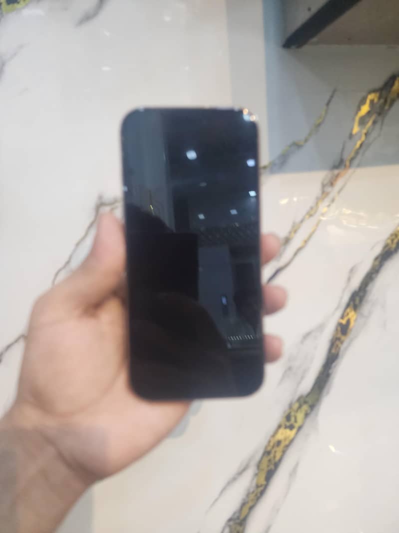 Apple iPhone 16 Pro 8