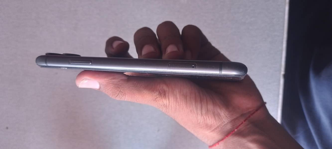 Apple iPhone 11 3