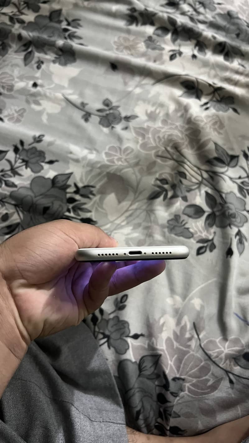 Apple iPhone 11 3