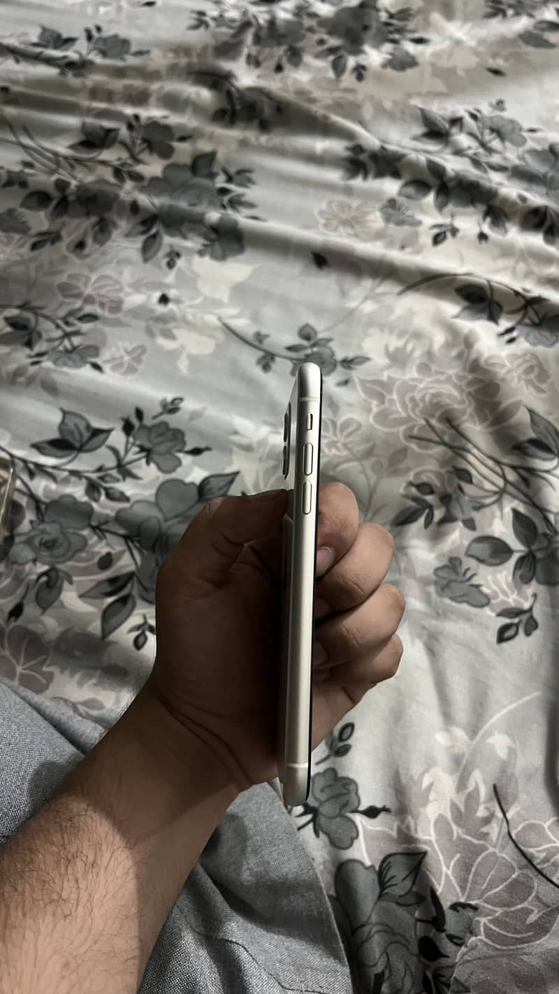 Apple iPhone 11 5