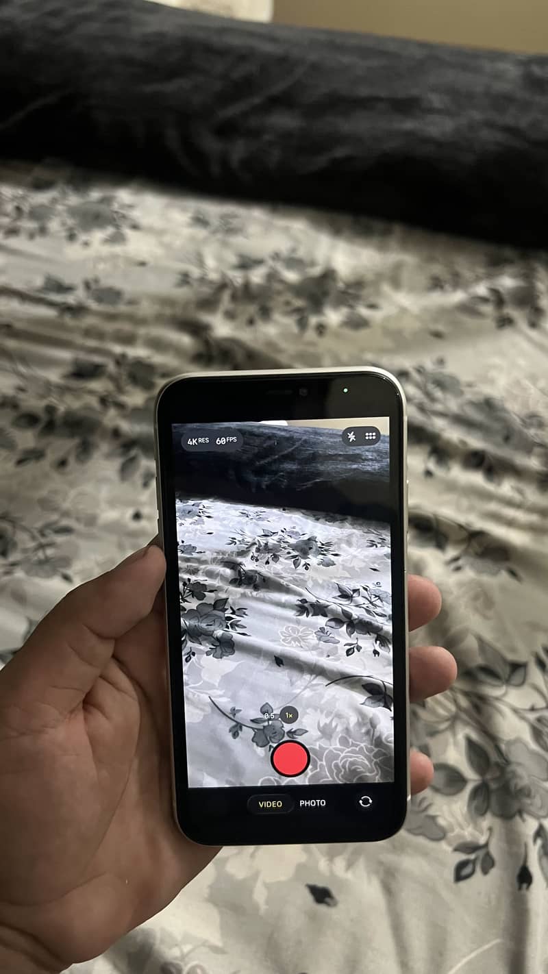 Apple iPhone 11 7