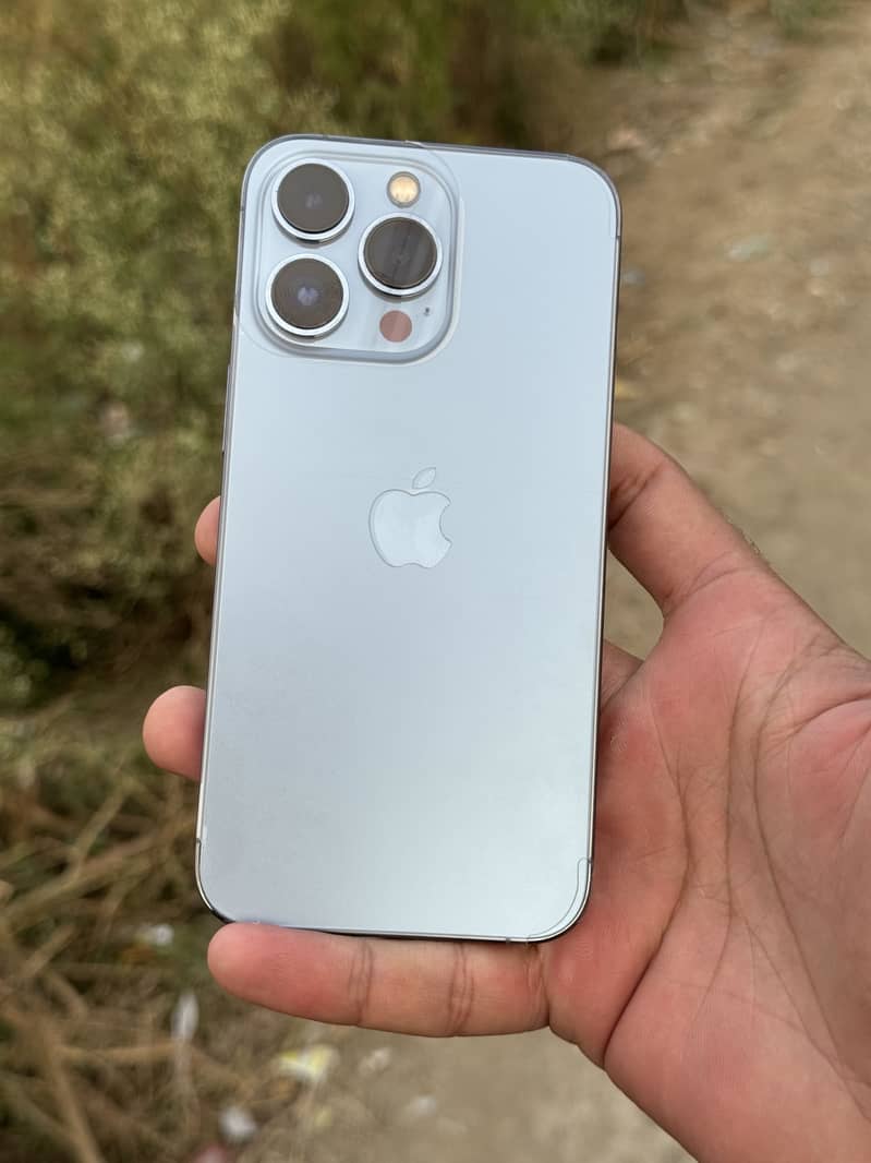 Apple iPhone 13 Pro 1