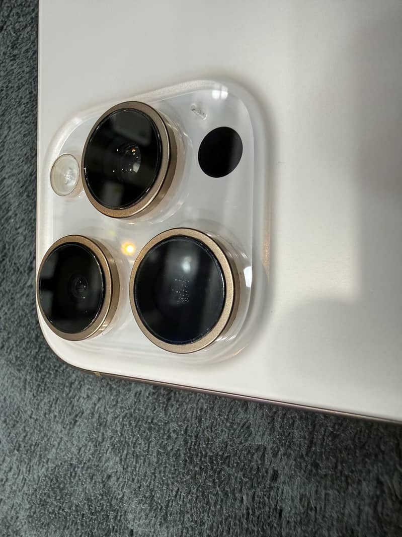Apple iPhone 16 Pro Max 5