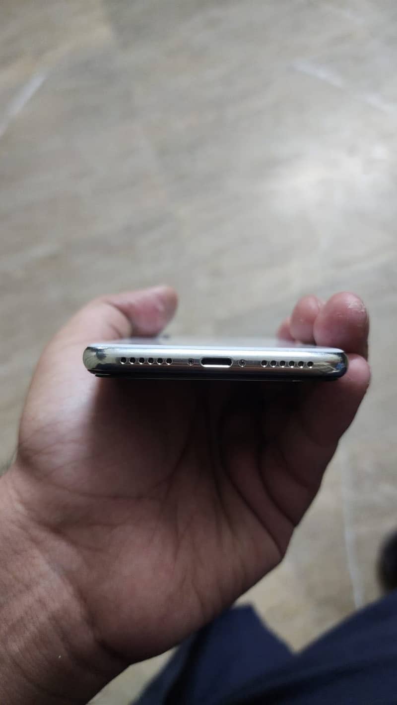 Apple iPhone X 5