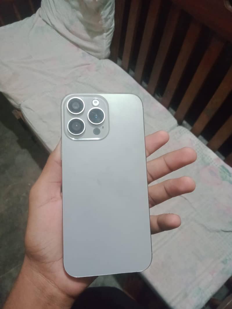 Apple iPhone 16 Pro Max 0