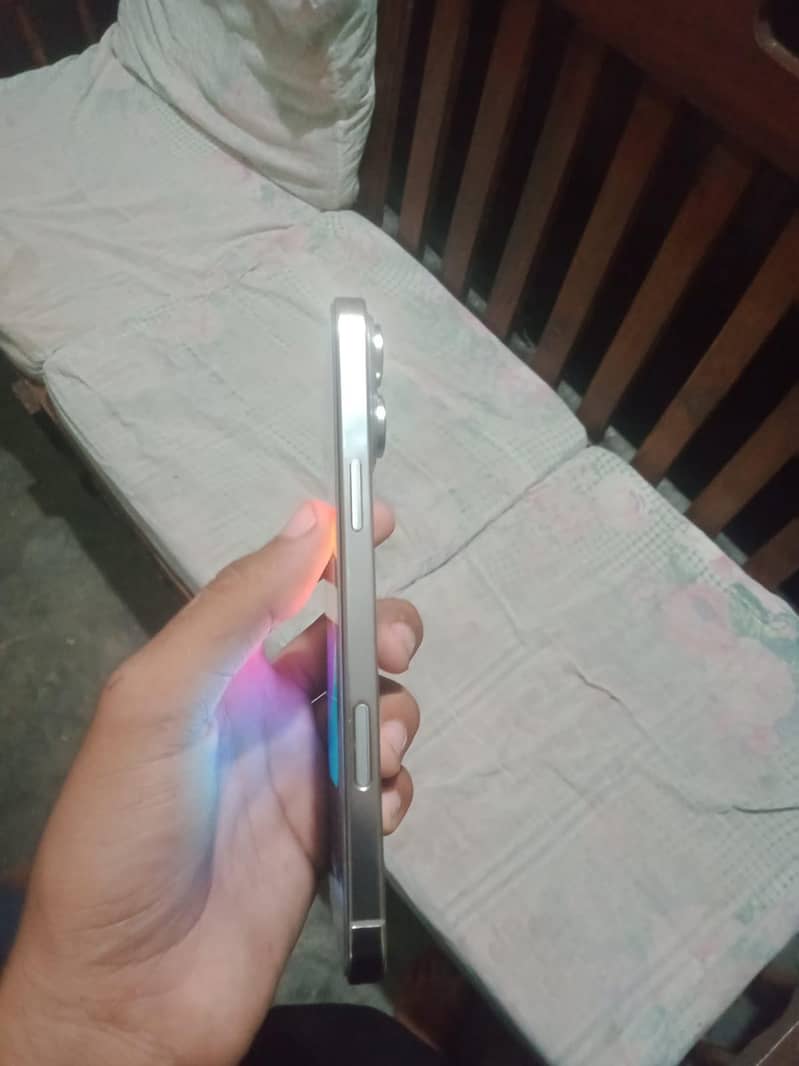 Apple iPhone 16 Pro Max 4