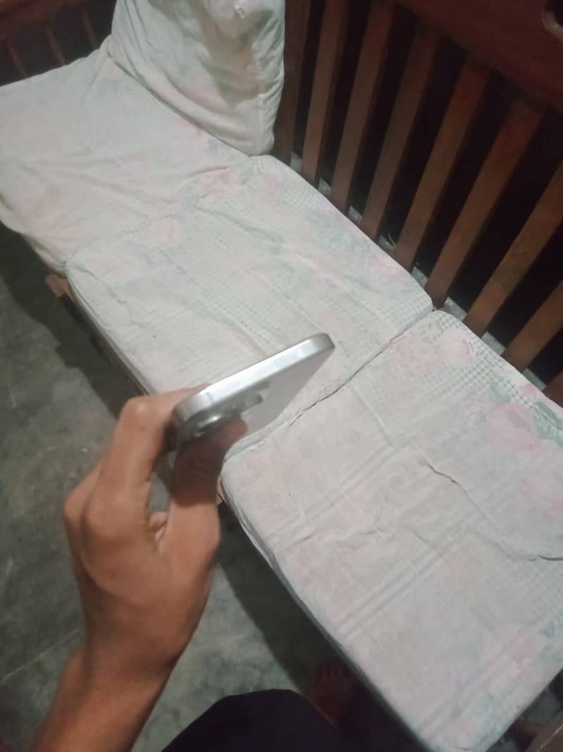 Apple iPhone 16 Pro Max 6