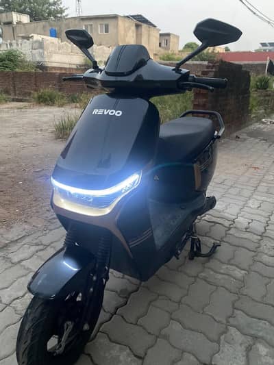 Revoo A11 Electric Scooty like zero meter
