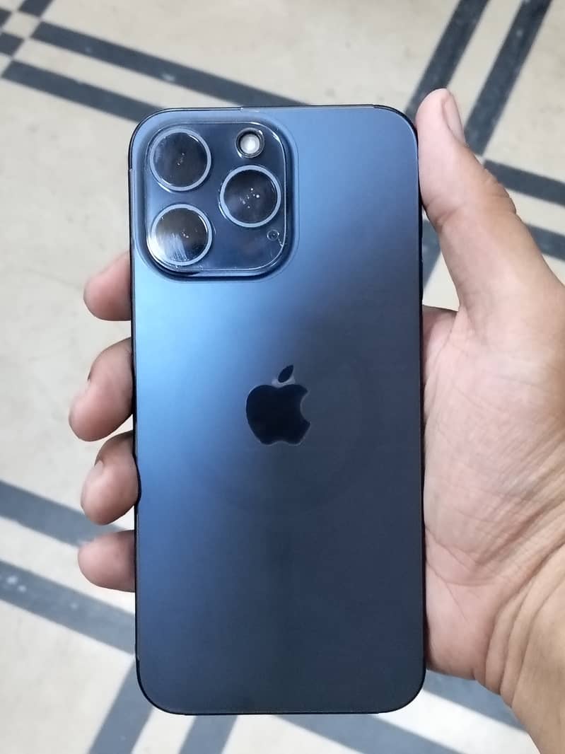 Apple iPhone 15 Pro Max 1