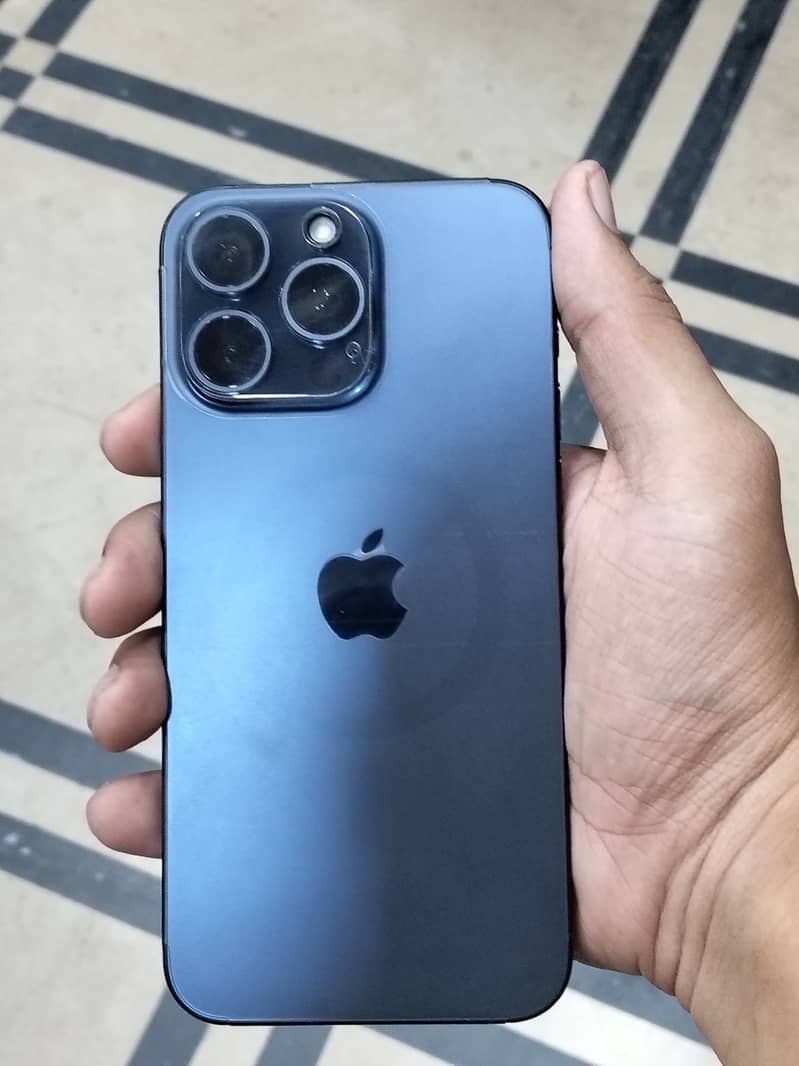 Apple iPhone 15 Pro Max 5