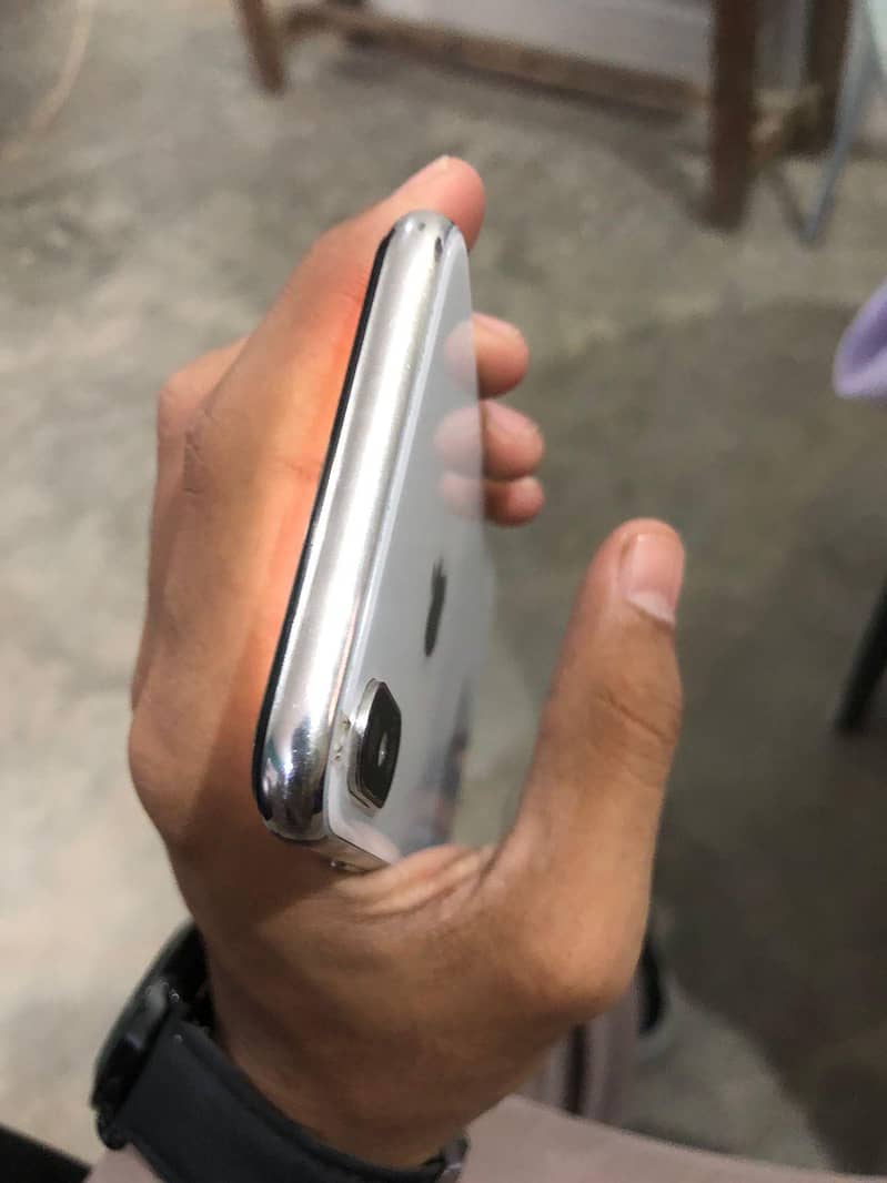 Apple iPhone X 3