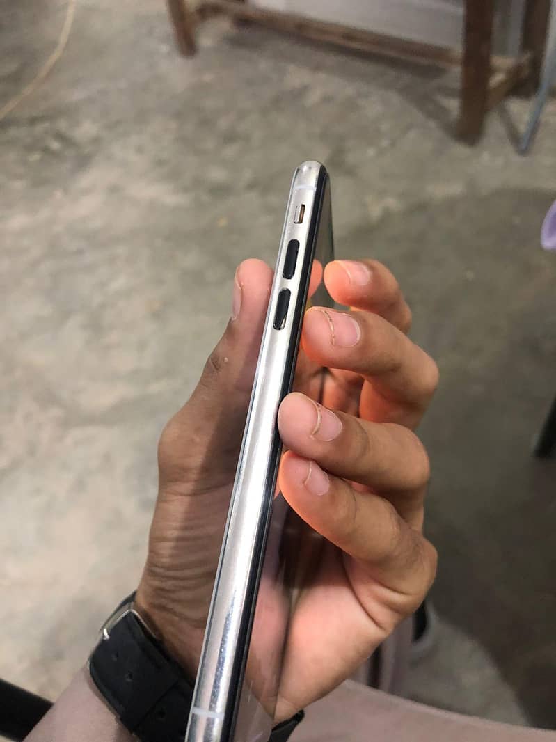 Apple iPhone X 5