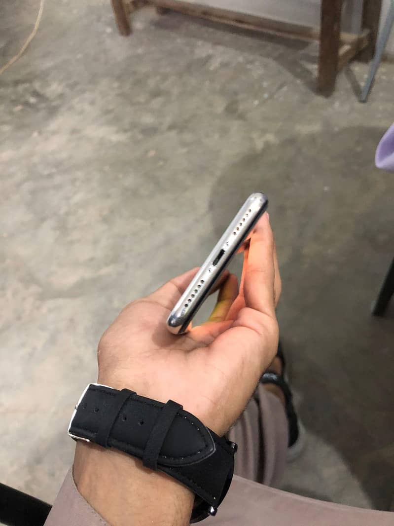 Apple iPhone X 6