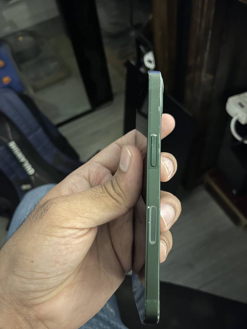 iPhone 13 0