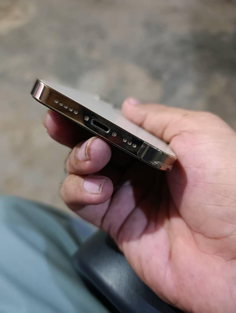 Apple iPhone 12 Pro 4