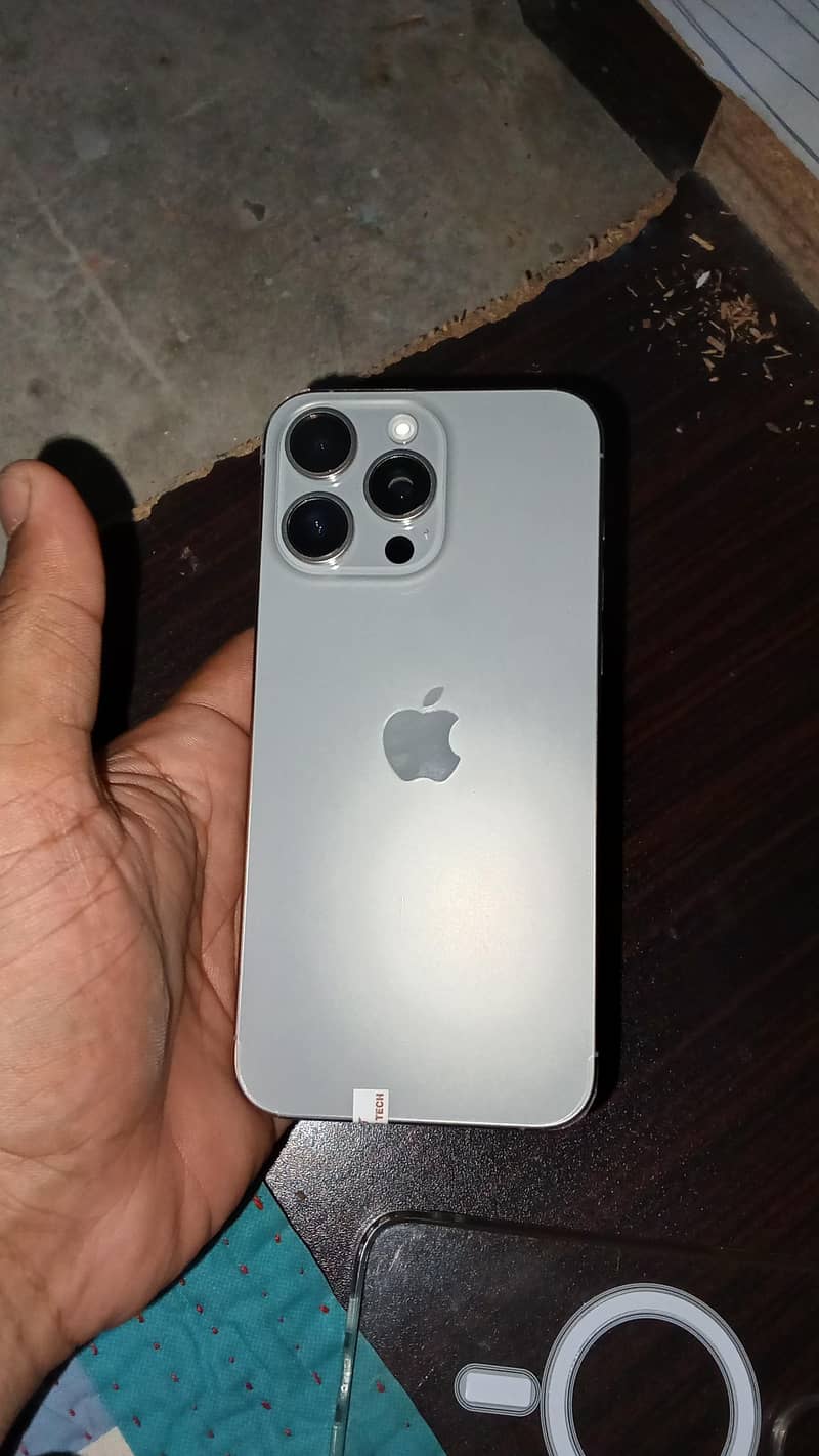 Apple iPhone 15 Pro Max 1