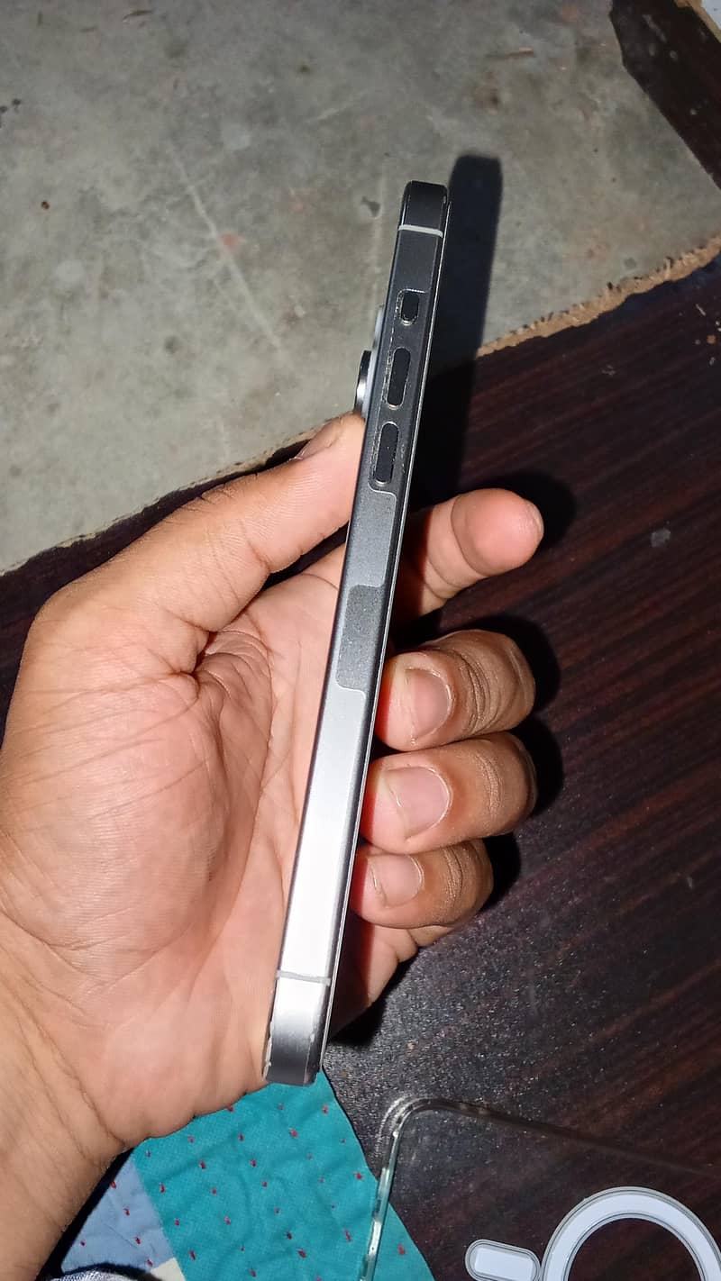 Apple iPhone 15 Pro Max 2