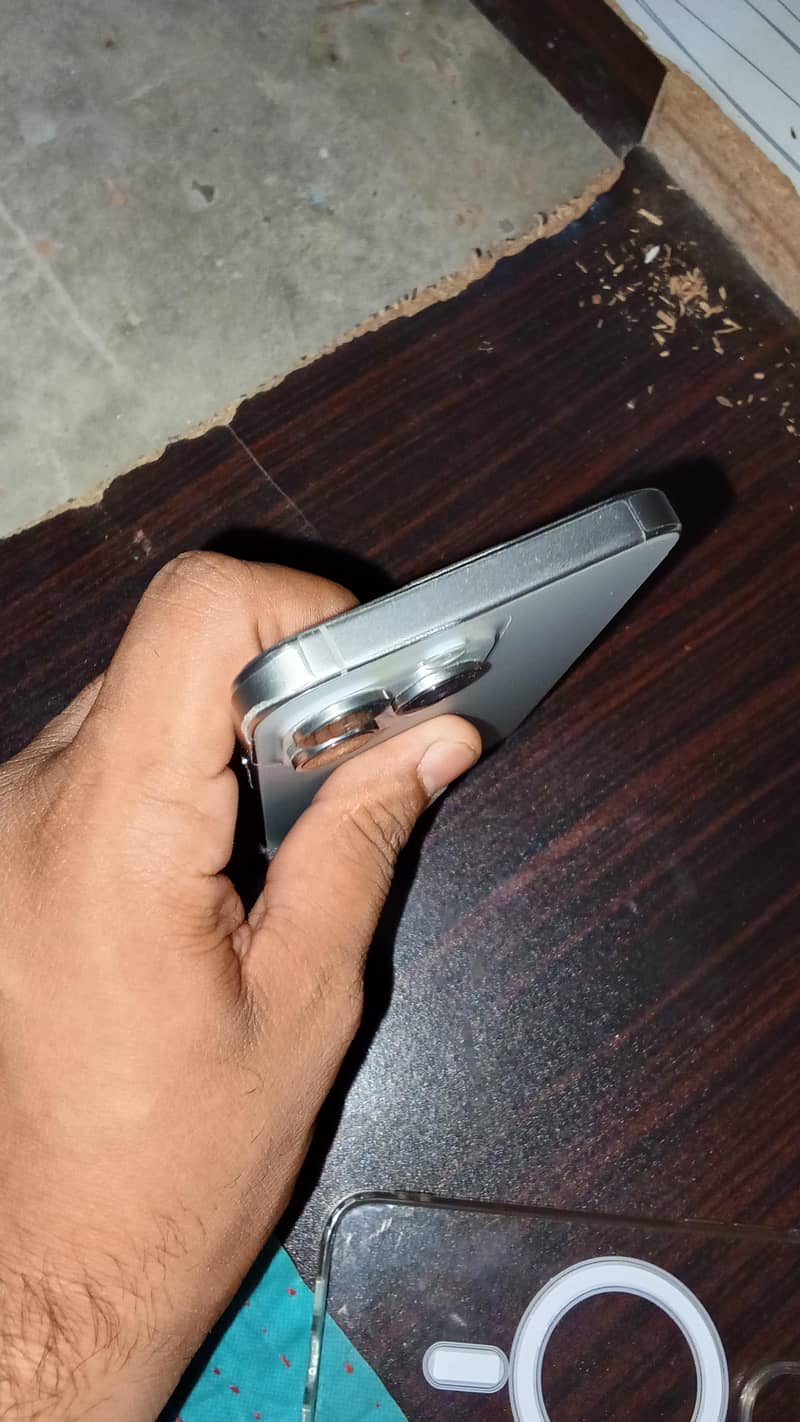 Apple iPhone 15 Pro Max 4