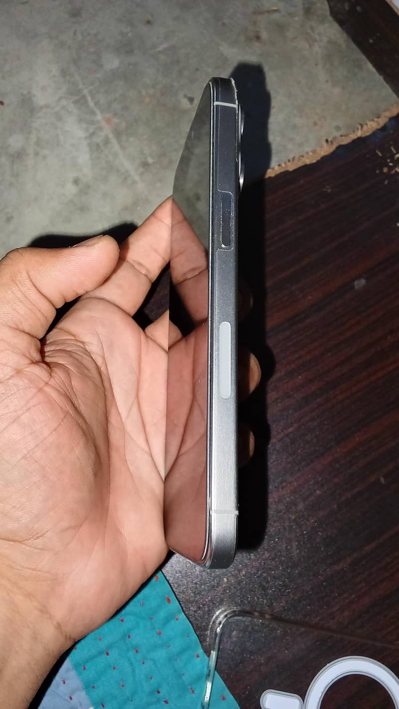 Apple iPhone 15 Pro Max 5