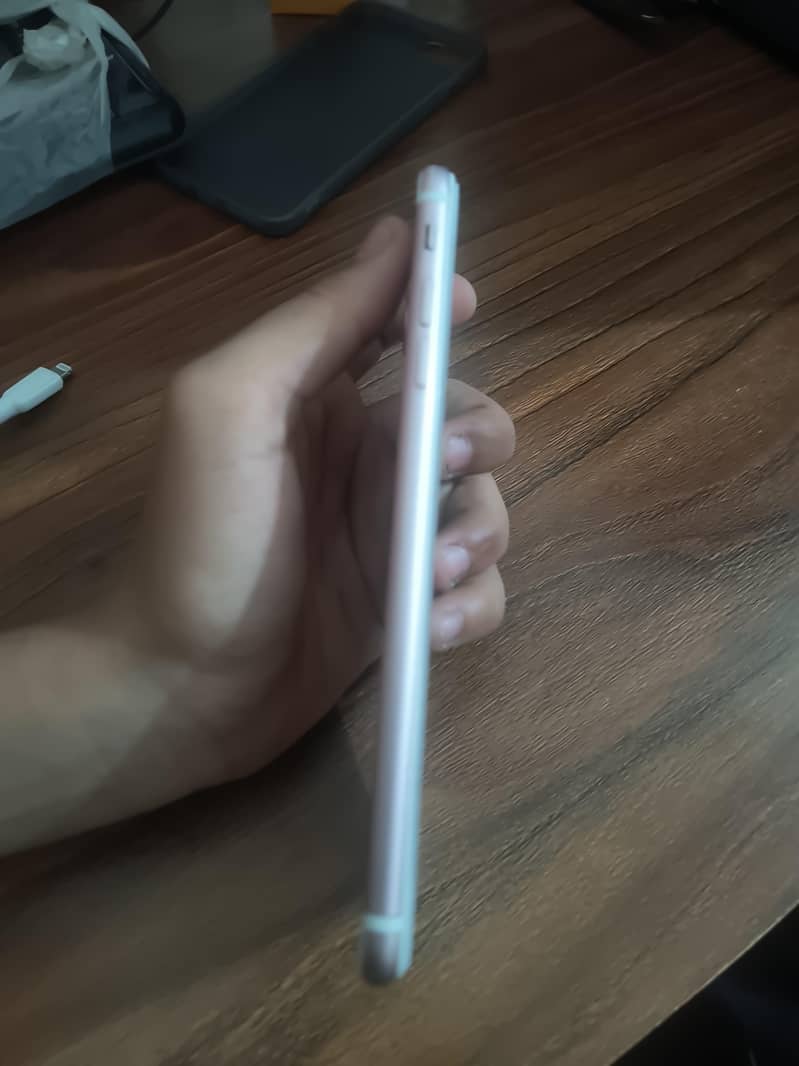Apple iPhone 7 Plus 2