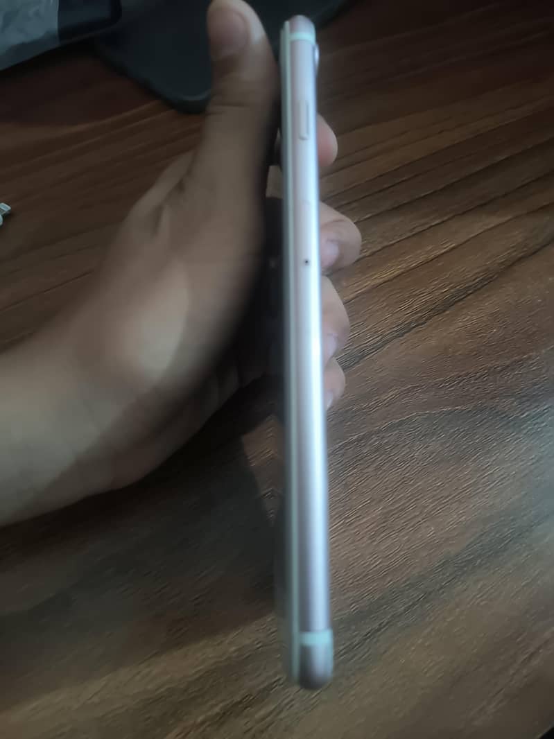 Apple iPhone 7 Plus 3