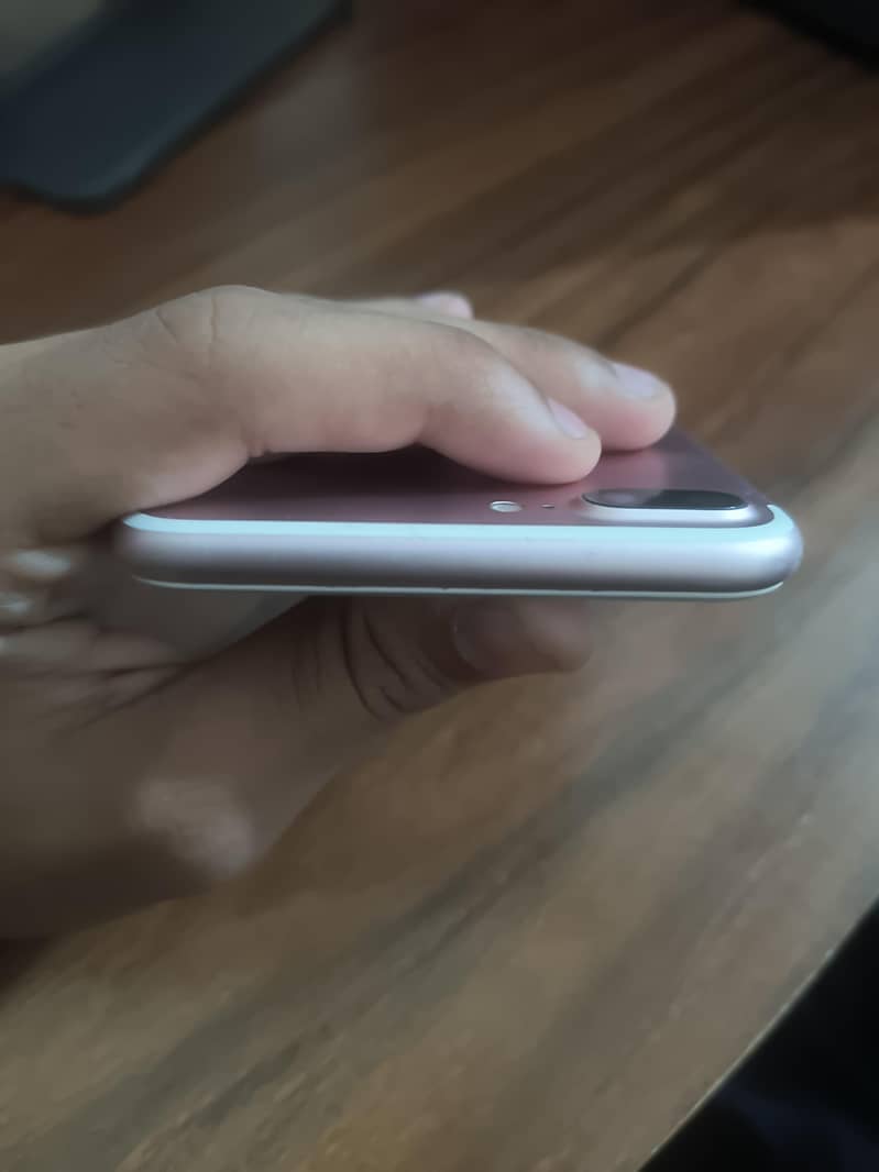 Apple iPhone 7 Plus 4