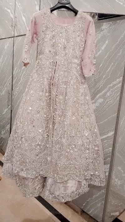I want to sale my maxi, only once wore on walima