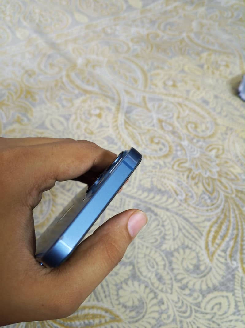 Apple iPhone 13 4