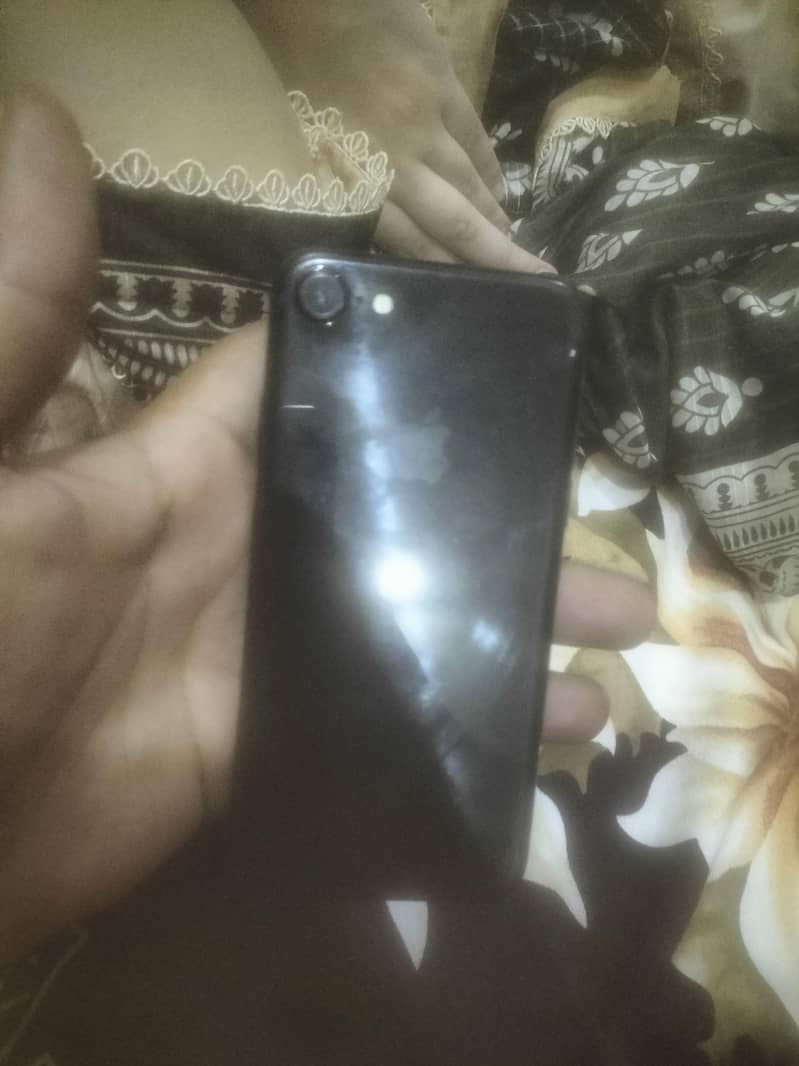 Apple iPhone 7 2