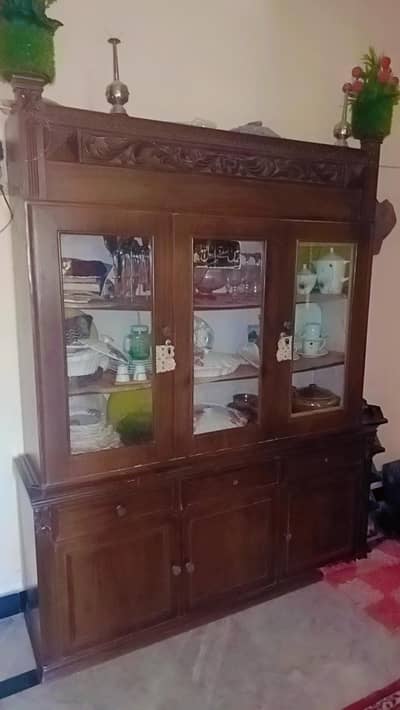 Divider / crockery organiser / showcase