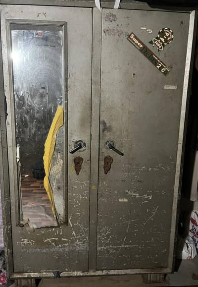 Almari (wardrobes)