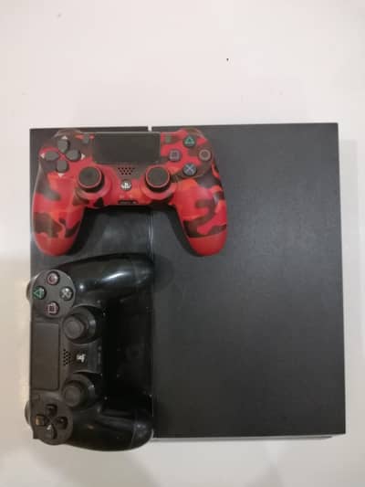 PS4 | 2 Controllers | 3 Games (CDs)